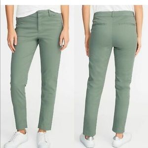 Old Navy olive green Pixie crop pant (like new)